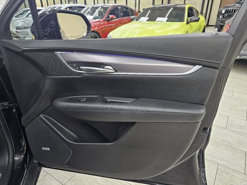 Used 2017 Cadillac XT5 Premium Luxury w/ LPO, Wheel Lock Package image 39