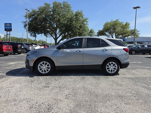 Used 2024 Chevrolet Equinox LS w/ LS Convenience Package FWD image 9