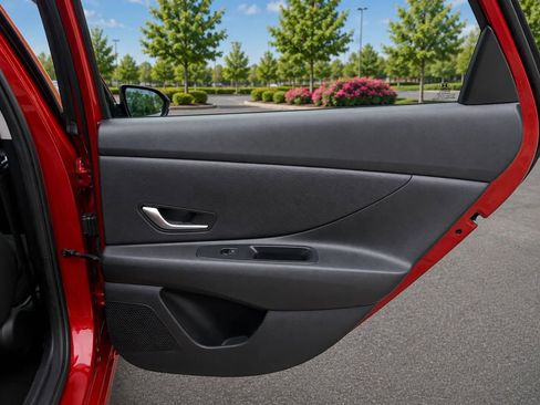 Used 2022 Hyundai Elantra SEL FWD image 18