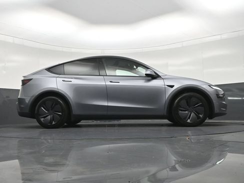 Used 2026 Tesla Model Y 2WD image 27