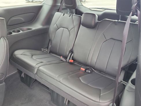 New 2026 Chrysler Pacifica Select AWD/4WD image 24