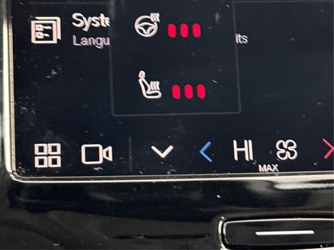 Used 2023 Volvo XC90 B6 Plus image 46