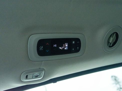 Used 2023 Chrysler Pacifica Limited image 28