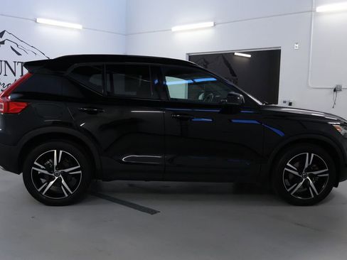 Used 2019 Volvo XC40 T5 R-Design image 8