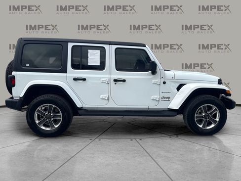 Used 2022 Jeep Wrangler Unlimited Sahara w/ Cold Weather Group AWD/4WD image 6