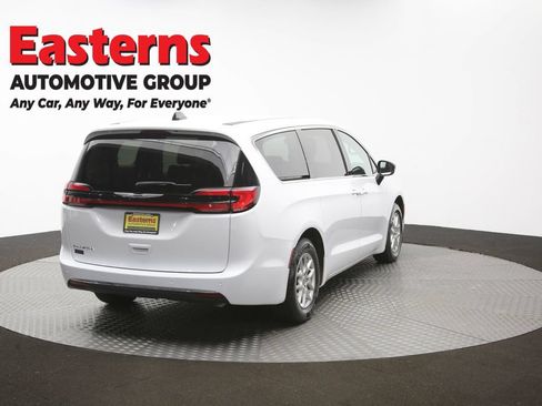 Used 2024 Chrysler Pacifica Touring-L FWD image 41