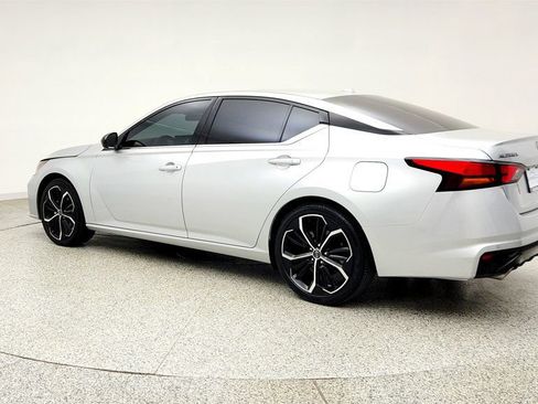 Used 2024 Nissan Altima 2.5 SR w/ SR Premium Package FWD image 7