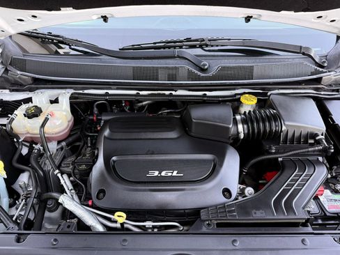 Used 2018 Chrysler Pacifica Touring-L image 49