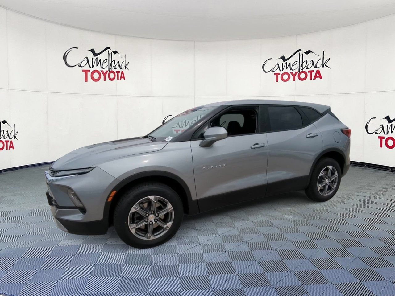 Used 2025 Chevrolet Blazer LT FWD image 4