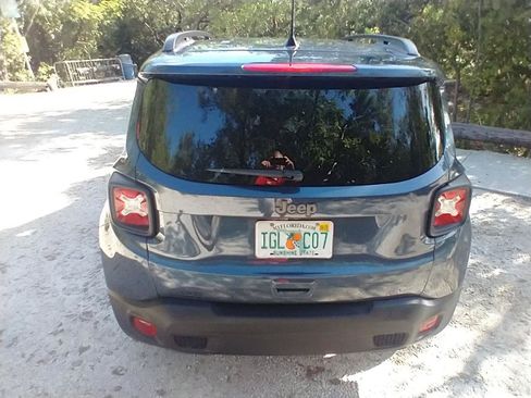 Used 2021 Jeep Renegade Latitude FWD image 6