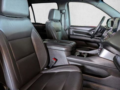 Used 2024 Chevrolet Suburban Z71 w/ Luxury Package image 22