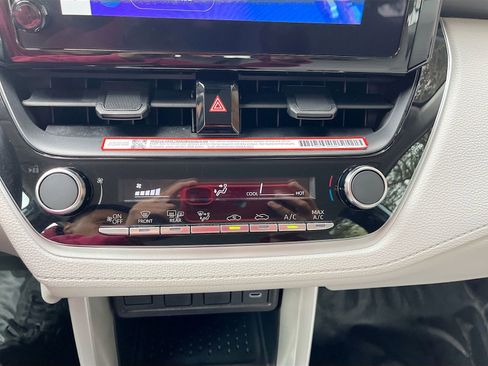 Used 2025 Toyota Corolla Cross L image 15