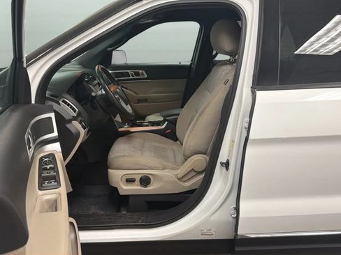 Used 2015 Ford Explorer XLT w/ Equipment Group 201B FWD image 20