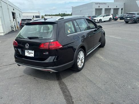 Used 2017 Volkswagen Golf Alltrack S AWD/4WD image 3