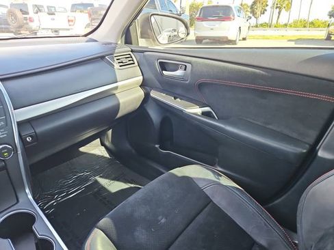 Used 2015 Toyota Camry XSE image 10