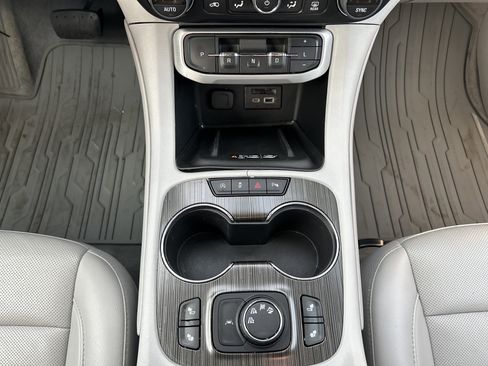 Used 2023 GMC Acadia SLT image 48