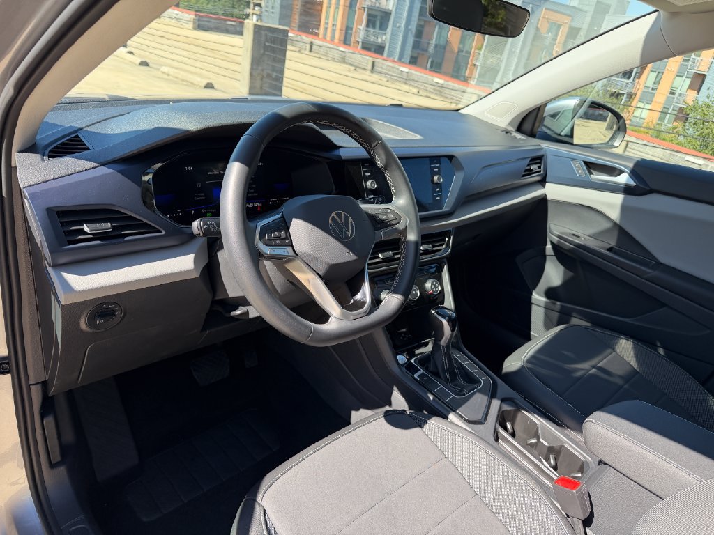 Certified 2023 Volkswagen Taos SE FWD image 9