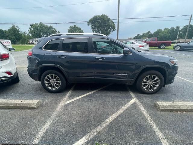 Used 2019 Jeep Cherokee Latitude Plus w/ Cold Weather Group AWD/4WD image 5