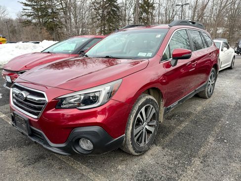 Used 2018 Subaru Outback 2.5i Limited image 3