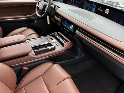 New 2026 Lincoln Navigator Reserve AWD/4WD image 16