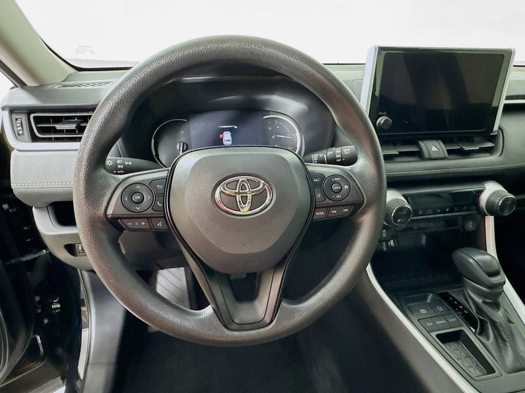 Used 2025 Toyota RAV4 XLE FWD image 12