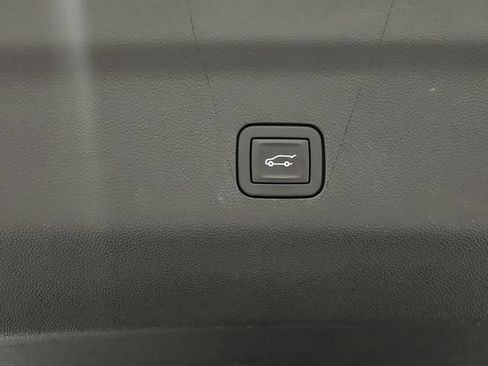 Used 2025 GMC Yukon XL Denali AWD/4WD image 33