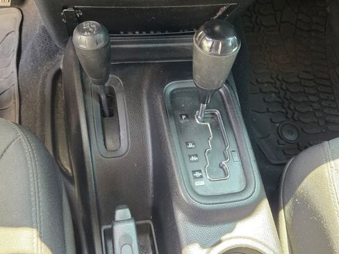 Used 2016 Jeep Wrangler Sport AWD/4WD image 18