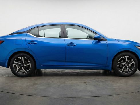 Used 2025 Nissan Sentra SV FWD image 11