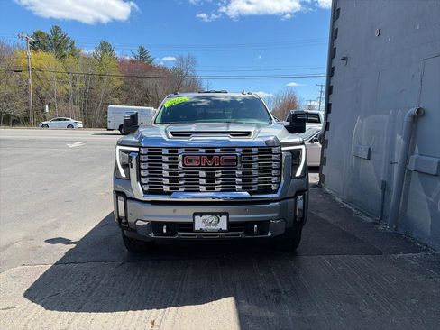 Used 2025 GMC Sierra 3500 Denali AWD/4WD image 3