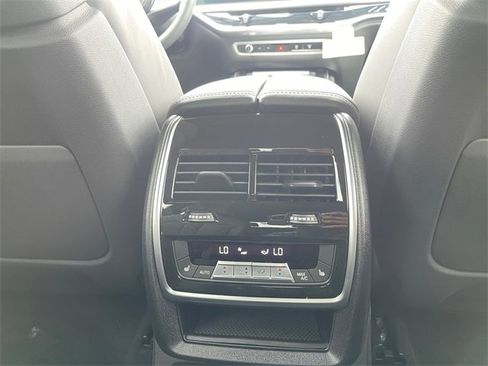 New 2026 BMW X7 M60i image 19