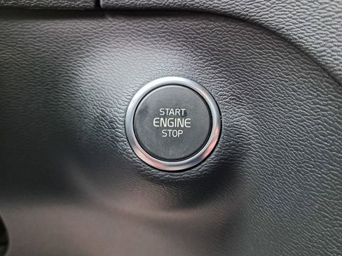 Used 2020 Volvo XC40 T5 R-Design image 12