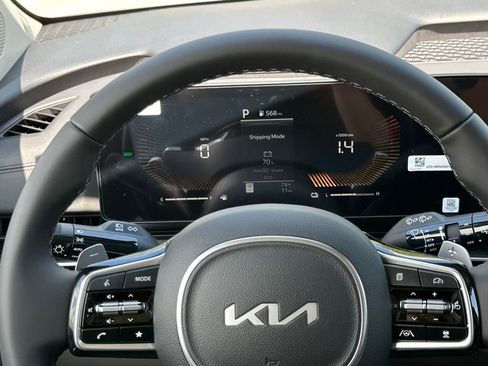 New 2025 Kia Carnival EX image 22