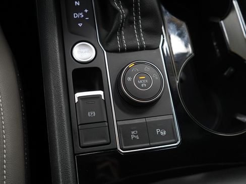 Used 2023 Volkswagen Atlas Cross Sport SEL Premium R-Line image 24