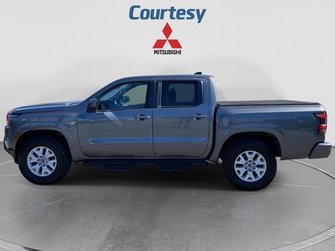 Used 2022 Nissan Frontier SV AWD/4WD image 2