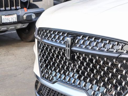 Used 2025 Lincoln Nautilus Premier w/ Equipment Group 102A image 5