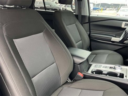 Used 2023 Ford Explorer XLT image 26