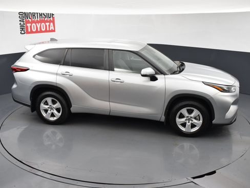 Used 2023 Toyota Highlander LE AWD/4WD image 23