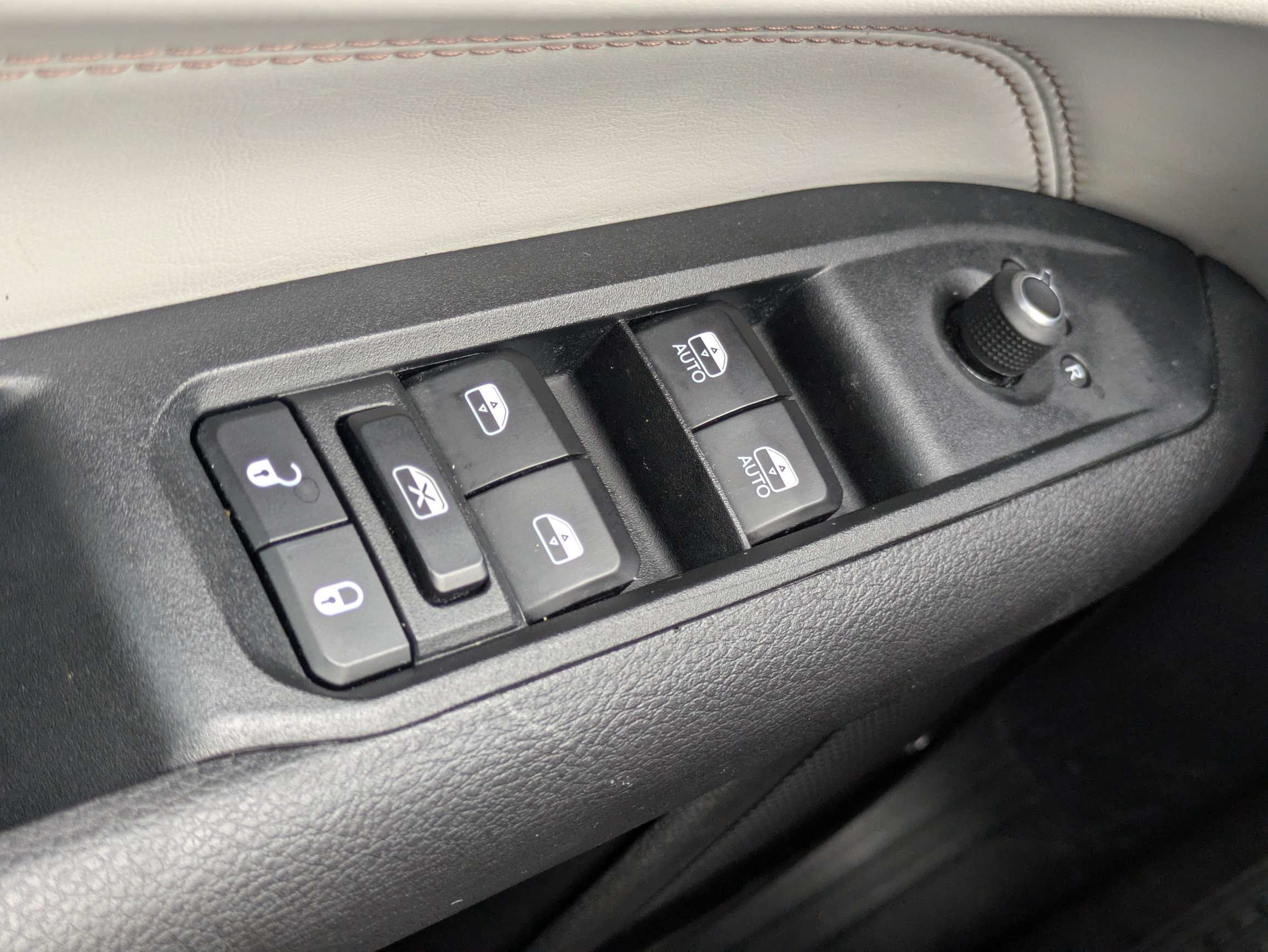 Used 2025 Jeep Compass Limited AWD/4WD image 21