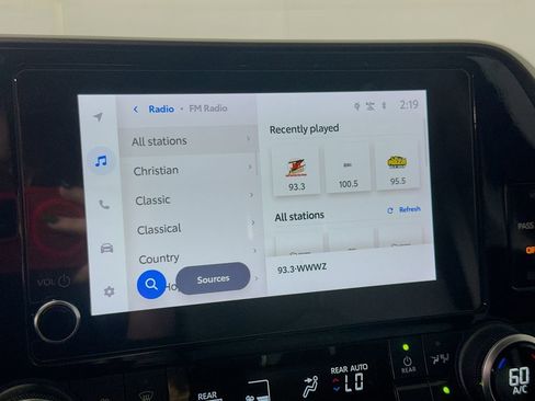 Used 2023 Toyota Highlander XLE image 30