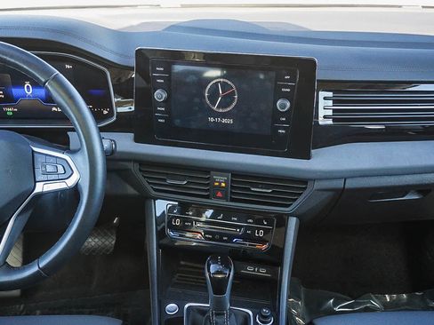 Used 2025 Volkswagen Jetta SE image 14