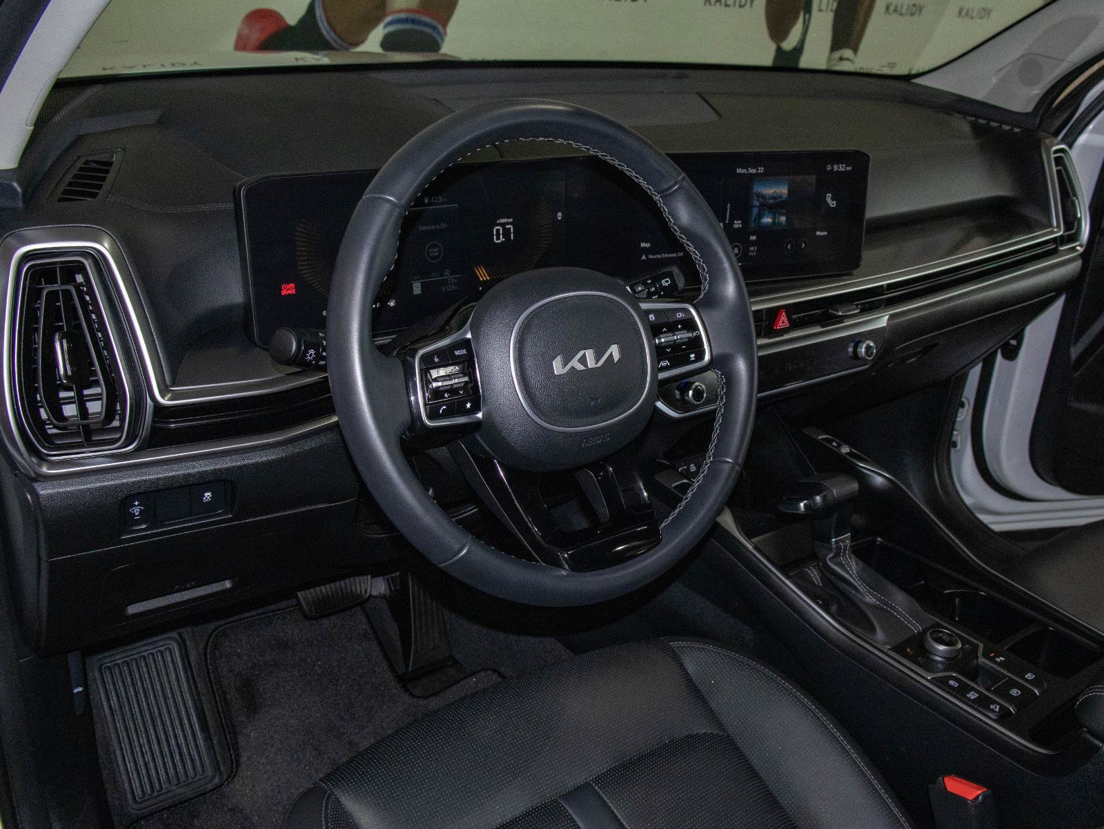 Used 2025 Kia Sorento S w/ Panoramic Sunroof Package AWD/4WD image 6