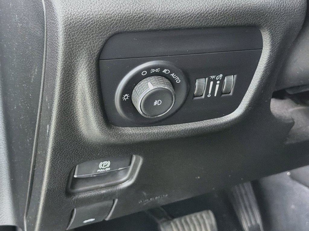 Used 2024 Jeep Grand Cherokee L Limited w/ Black Appearance Package RWD image 13