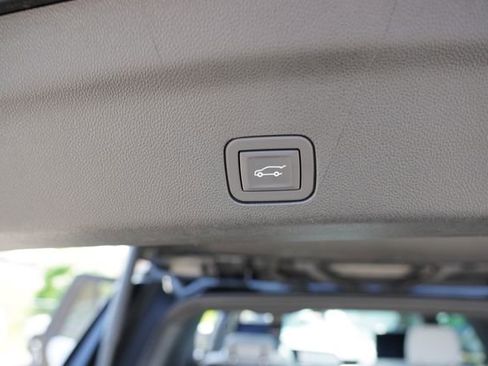 Used 2025 Chevrolet Tahoe Premier AWD/4WD image 25