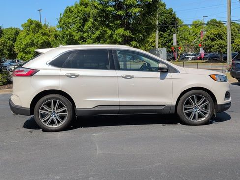 Used 2019 Ford Edge Titanium FWD image 4