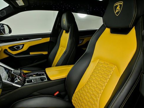Used 2019 Lamborghini Urus AWD/4WD image 17
