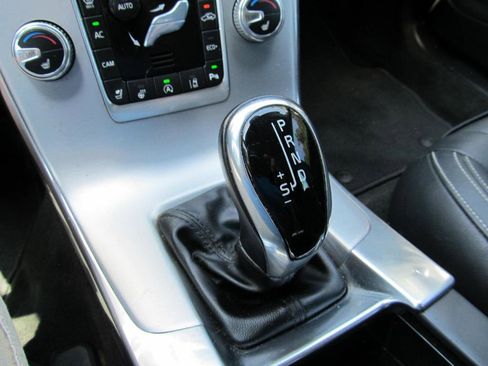 Used 2018 Volvo V60 T5 Dynamic w/ Vision Package image 63