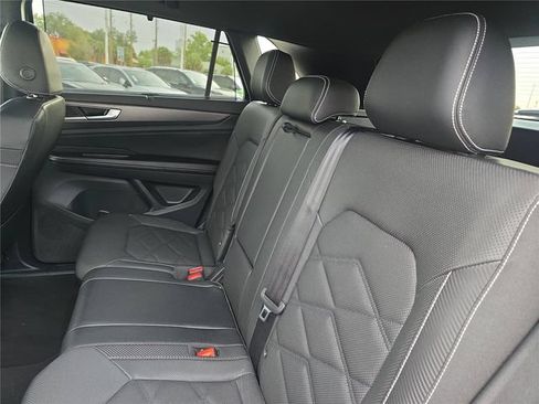 Used 2025 Volkswagen Atlas Cross Sport SE AWD/4WD image 12