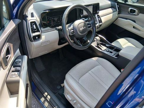Used 2022 Kia Sorento EX w/ Panoramic Sunroof Package FWD image 9