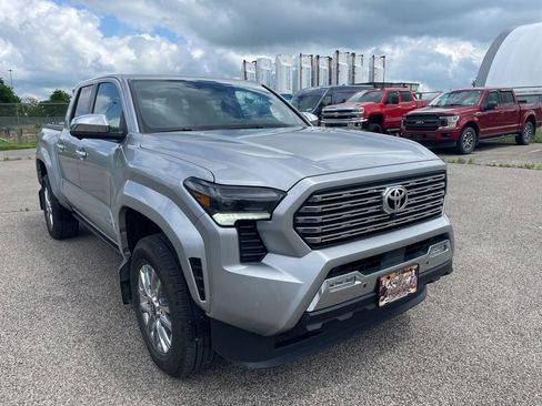 Used 2024 Toyota Tacoma Limited w/ Limited Package (LT) AWD/4WD image 4