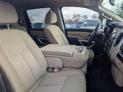 Used 2017 Nissan Titan SV image 19